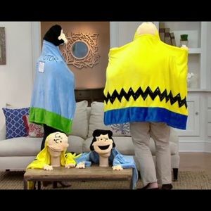 Peanuts Charlie Brown Hooded Blanket